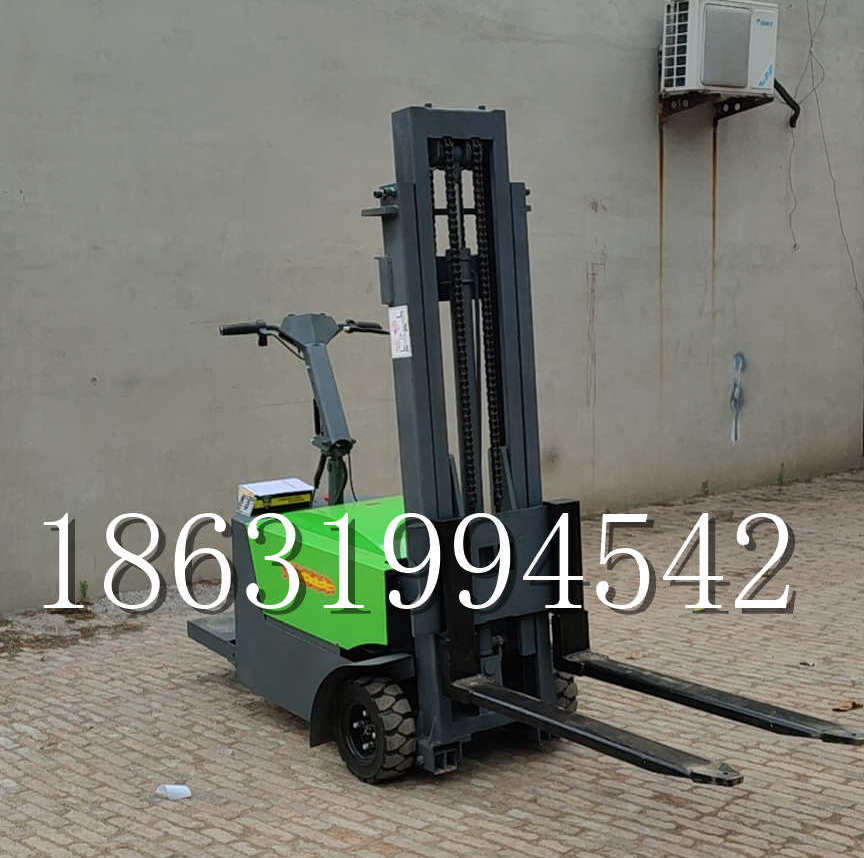 哈尔滨市优程全电动叉车插腿式堆高车液压装卸车1.5吨升高小型站驾式铲车